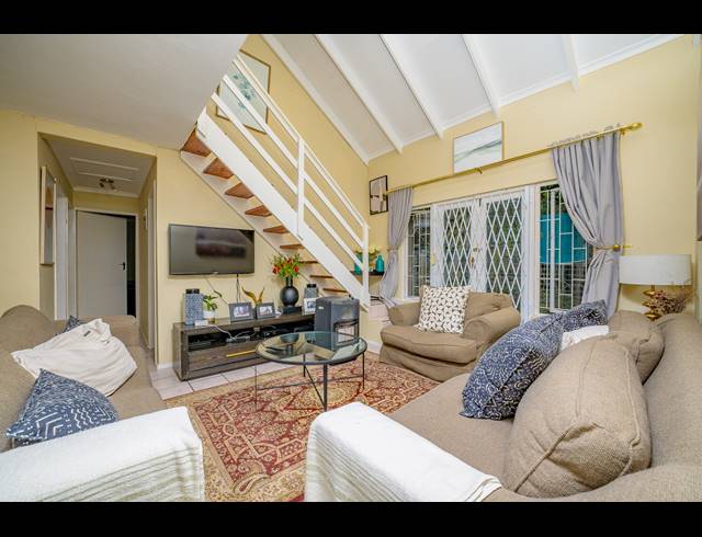 3.5 BEDROOM TOWNHOUSE FOR SALE IN THE WOLDS